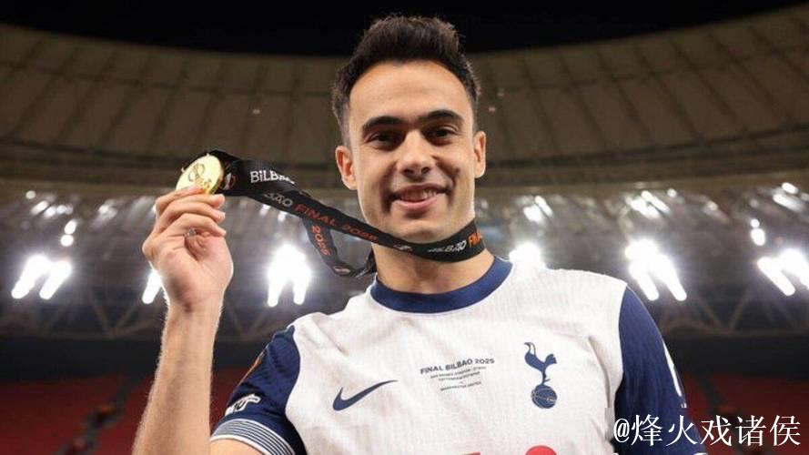 记者:雷吉隆即将加盟迈阿密国际 记者:雷吉隆即将加盟迈阿密国际